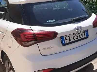 Usata Hyundai i20 75 CV (55 kW) 2019 Bianco Utilitaria