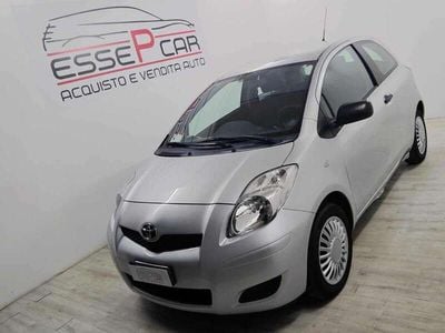 Usata Toyota Yaris Sol 69 CV (50 kW) 2010 Argento Utilitaria