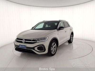 Usata VW T-Roc R-line 116 CV (85 kW) 2023 Grigio metallizzato SUV
