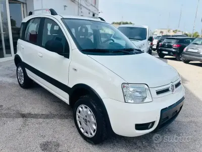 Usata Fiat Panda 4x4 Climbing 69 CV (50 kW) 2012 Bianco Utilitaria