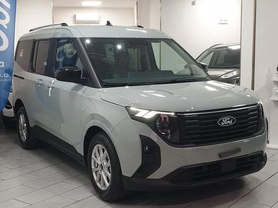 Verde Usata 2024 Ford Tourneo Courier Titanium Monovolume | 20.300 € (Buon prezzo)