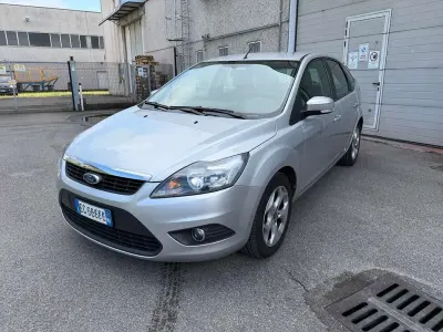 Usata Ford Focus Titanium 101 CV (74 kW) 2011 Argento Berlina