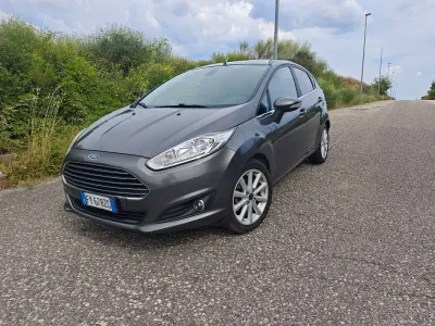 Usata Ford Fiesta Titanium 95 CV (69 kW) 2016 Grigio Utilitaria