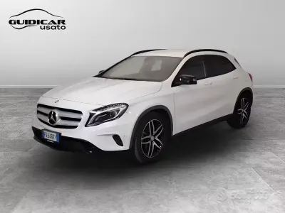 Usata Mercedes GLA220 177 CV (130 kW) 2015 Bianco SUV