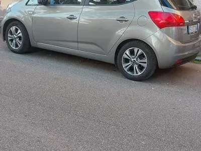 Usata Kia Venga 90 CV (66 kW) 2017 Grigio Utilitaria