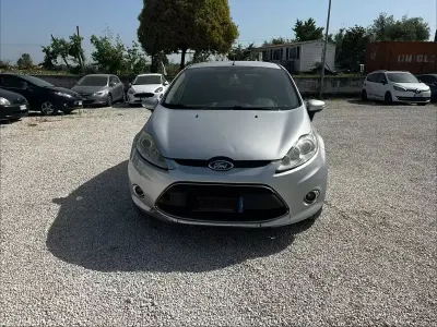 Usata Ford Fiesta Titanium 70 CV (51 kW) 2010 Grigio Berlina