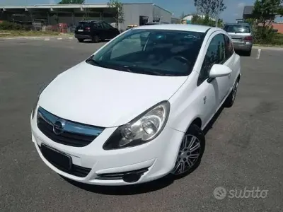 Usata Opel Corsa Enjoy 80 CV (58 kW) 2010 Bianco Utilitaria