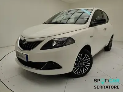 Usata Lancia Ypsilon 69 CV (50 kW) 2024 Bianco Utilitaria