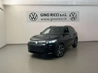 Neu VW Tiguan R-line Plus 150 PS (110 kW) 2026 Schwarz SUV