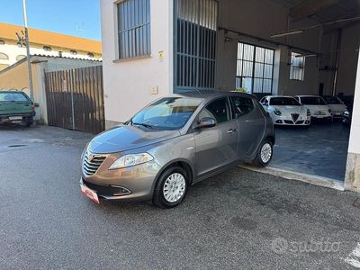 Usata Lancia Ypsilon Gold 69 CV (50 kW) 2014 Grigio Utilitaria