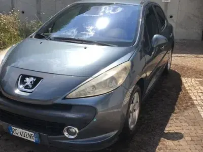 Usata Peugeot 207 88 CV (64 kW) 2007 Grigio metallizzato
