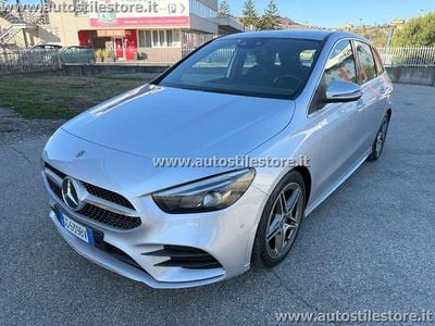 Usata Mercedes B180 Premium 116 CV (85 kW) 2021 Argento pastello Monovolume