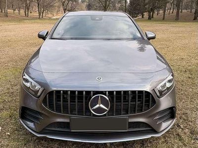 Usata Mercedes A180 AMG line 116 CV (85 kW) 2018 Grigio Berlina