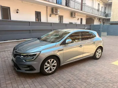 Usata Renault Mégane IV Business 116 CV (85 kW) 2021 Grigio Berlina