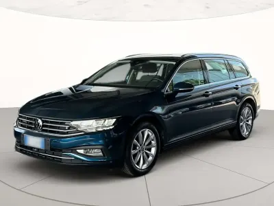 Usata VW Passat Business 150 CV (110 kW) 2023 Aquamarine blue metallizzato Station wagon