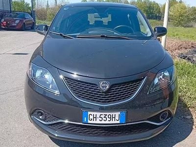 Usata Lancia Ypsilon Gold 69 CV (50 kW) 2021 Nero Utilitaria
