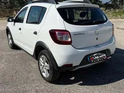 Usata Dacia Sandero Prestige 90 CV (66 kW) 2015 Bianco Berlina