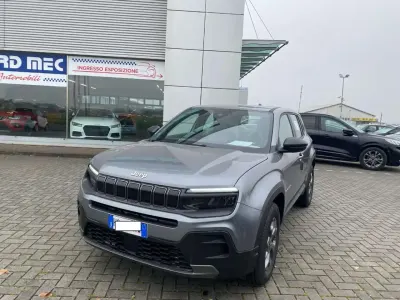 Nuova Jeep Avenger Longitude 101 CV (74 kW) 2026 Grigio SUV