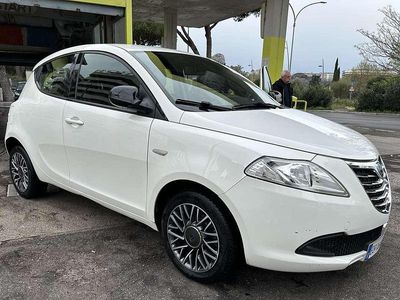 Usado Lancia Ypsilon 69 HP (50 kW) 2013 Branco Citadino
