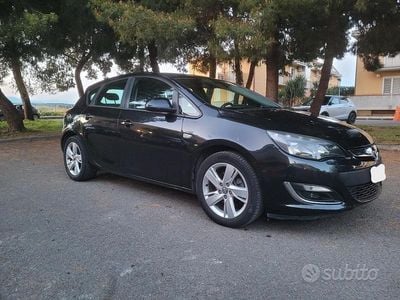 Usata Opel Astra 110 CV (80 kW) 2013 Nero Berlina