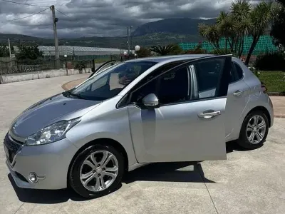 Usata Peugeot 208 2013 Grigio Utilitaria