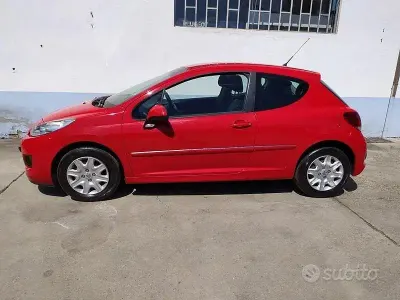 Usata Peugeot 207 68 CV (50 kW) 2013 Berlina