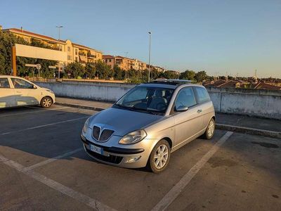 Begagnad Lancia Ypsilon 69 HK (50 kW) 2004 Silver Halvkombi