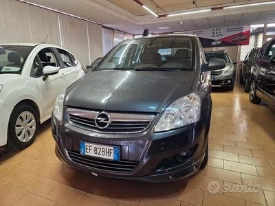 Usata Opel Zafira 125 CV (91 kW) 2011 Grigio Monovolume