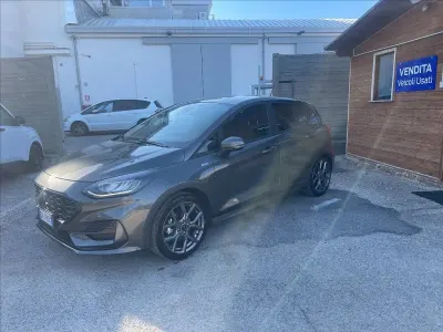 Usata Ford Fiesta ST-Line 125 CV (91 kW) 2024 Grigio metallizzato Berlina