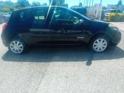 Usata Renault Clio III 75 CV (55 kW) 2010 Nero Berlina