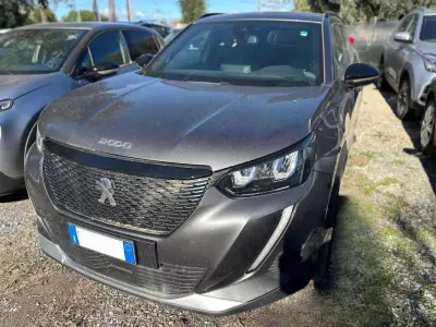 Używany Peugeot 2008 Allure 131 KM (96 kW) 2023 Szary SUV