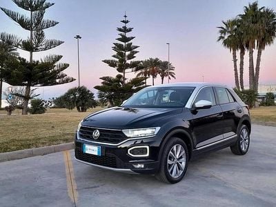 Usata VW T-Roc Style 115 CV (84 kW) 2019 Nero SUV