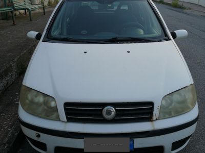 Usata Fiat Punto Active 69 CV (50 kW) 2004 Bianco Utilitaria