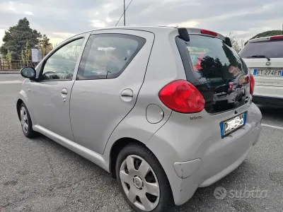 Usata Toyota Aygo 68 CV (50 kW) 2007 Grigio Utilitaria