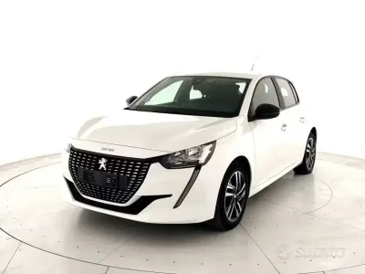 Usata Peugeot 208 Allure 101 CV (74 kW) 2023 Bianco Utilitaria