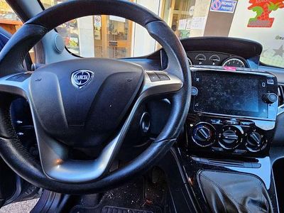 Usata Lancia Ypsilon Silver 69 CV (50 kW) 2021 Blu/azzurro Utilitaria