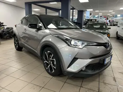 Usata Toyota C-HR Lounge 98 CV (72 kW) 2017 Argento SUV