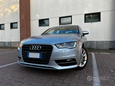 Usado Audi A3 Comfort 150 CV (110 kW) 2013 Plateado Berlina