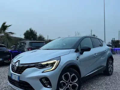 Usata Renault Captur 101 CV (74 kW) 2020 Grigio SUV