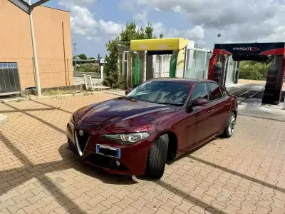 Usata Alfa Romeo Giulia 150 CV (110 kW) 2018 Rosso Berlina