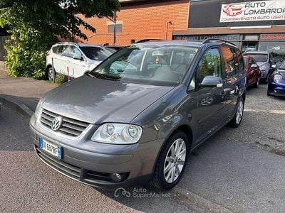 Begagnad VW Touran Highline 105 HK (77 kW) 2006 Grå Minibuss