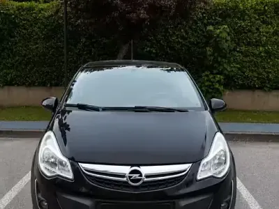 Usado Opel Corsa Edition 86 CV (63 kW) 2011 Negro Utilitario