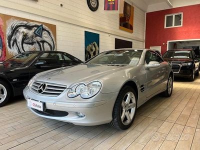 Usata Mercedes SL500 306 CV (225 kW) 2001 Argento Cabrio