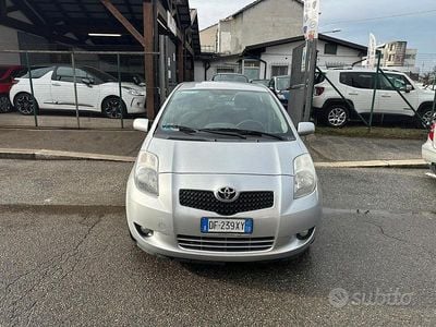 Usata Toyota Yaris 87 CV (63 kW) 2007 Grigio Berlina