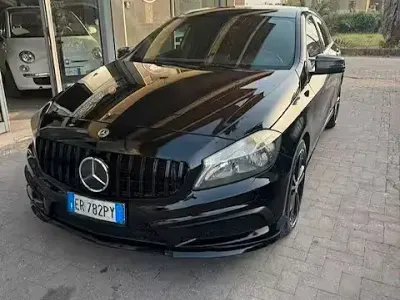 Usata Mercedes A180 Premium 109 CV (80 kW) 2013 Nero Utilitaria