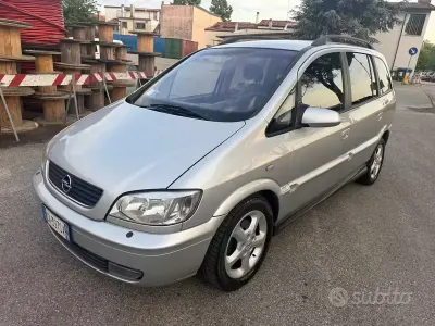 Usata Opel Zafira Eco 97 CV (71 kW) 2005 Grigio Monovolume