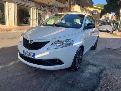 Usata Lancia Ypsilon Gold 69 CV (50 kW) 2021 Bianco Utilitaria