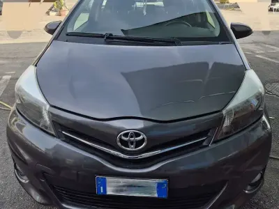 Brugt Toyota Yaris Active 72 HK (52 kW) 2013 Grå Hatchback