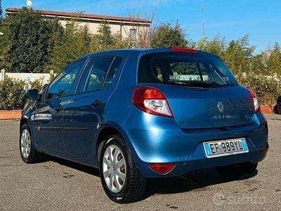 Usata Renault Clio III 75 CV (55 kW) 2011 Blu Berlina