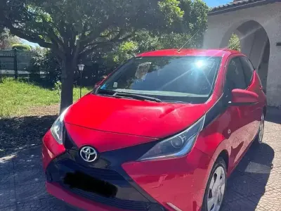 Usata Toyota Aygo 69 CV (50 kW) 2016 Rosso Utilitaria
